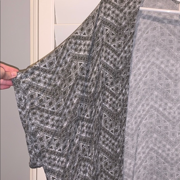 Olive patterned Kimono - Picture 2 of 4